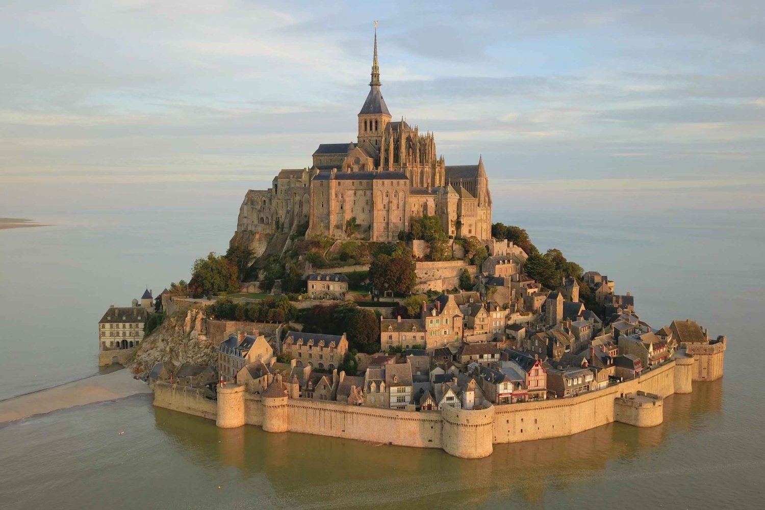 De Paris: excursão privada de um dia ao Mont St-Michel e Honfleur