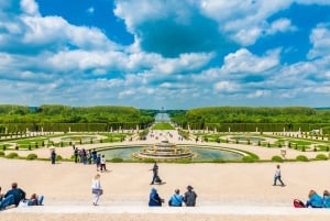 From Paris: Roundtrip Shuttle to Versailles