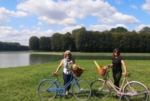 From Paris: Skip-the-Line Palace of Versailles Bike Tour