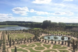 From Paris: Skip-the-Line Palace of Versailles Bike Tour