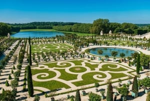 パリ発：優先入場ベルサイユ宮殿自転車ツアー