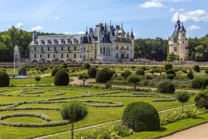 From Paris: Small-Group Tour of Loire Castles