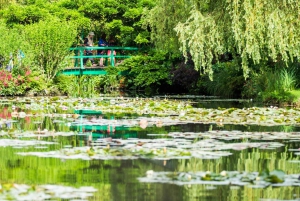 From Paris: Versailles and Giverny Full-Day Trip