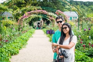 From Paris: Versailles and Giverny Full-Day Trip