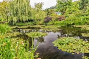 From Paris: Versailles and Giverny Full-Day Trip