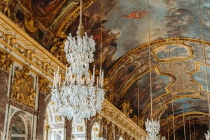 パリからヴェルサイユ宮殿と庭園ガイド付き日帰り旅行