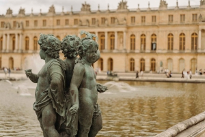 パリからヴェルサイユ宮殿と庭園ガイド付き日帰り旅行