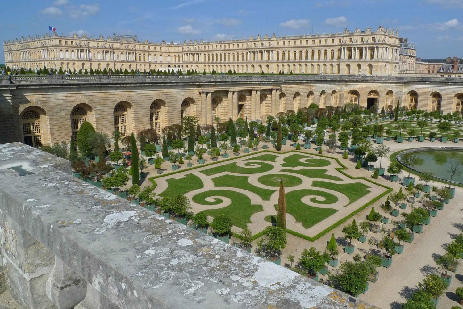 From Paris: Versailles Palace and Gardens Guided Experience