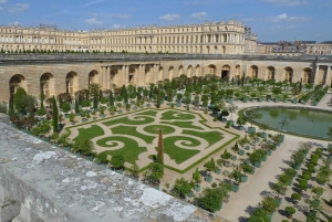 Desde París: experiencia guiada por el palacio y los jardines de Versalles