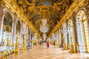 From Paris: Versailles Palace Guided Tour with Bus Transfers