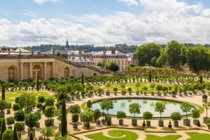 From Paris: Versailles Palace Guided Tour with Bus Transfers