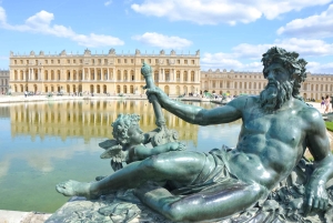 Da Parigi: Biglietti per la Reggia di Versailles con guida autonoma e giardini