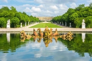 Da Parigi: Biglietti per la Reggia di Versailles con guida autonoma e giardini