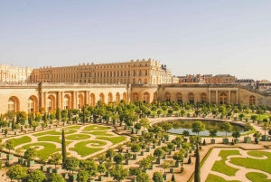 Da Parigi: Biglietti per la Reggia di Versailles con guida autonoma e giardini