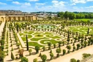Da Parigi: Biglietti per la Reggia di Versailles con guida autonoma e giardini