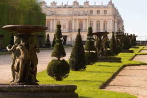 Fra Paris: Versailles Slot tur med en lille gruppe halvdagstur