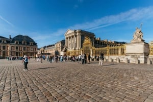 From Paris: Versailles Skip-the-Line Tour & Gardens Access