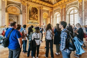 From Paris: Versailles Skip-the-Line Tour & Gardens Access