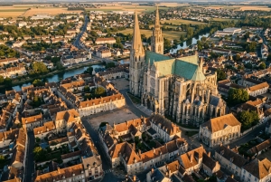 Visite guidée d'une journée à Chartres avec transfert depuis Paris