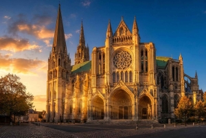 Visite guidée d'une journée à Chartres avec transfert depuis Paris