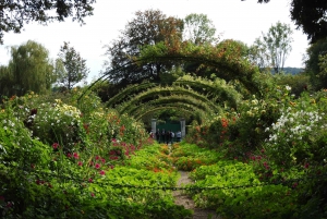 Giverny: Monet’s House and Gardens Skip-the-Line Tour