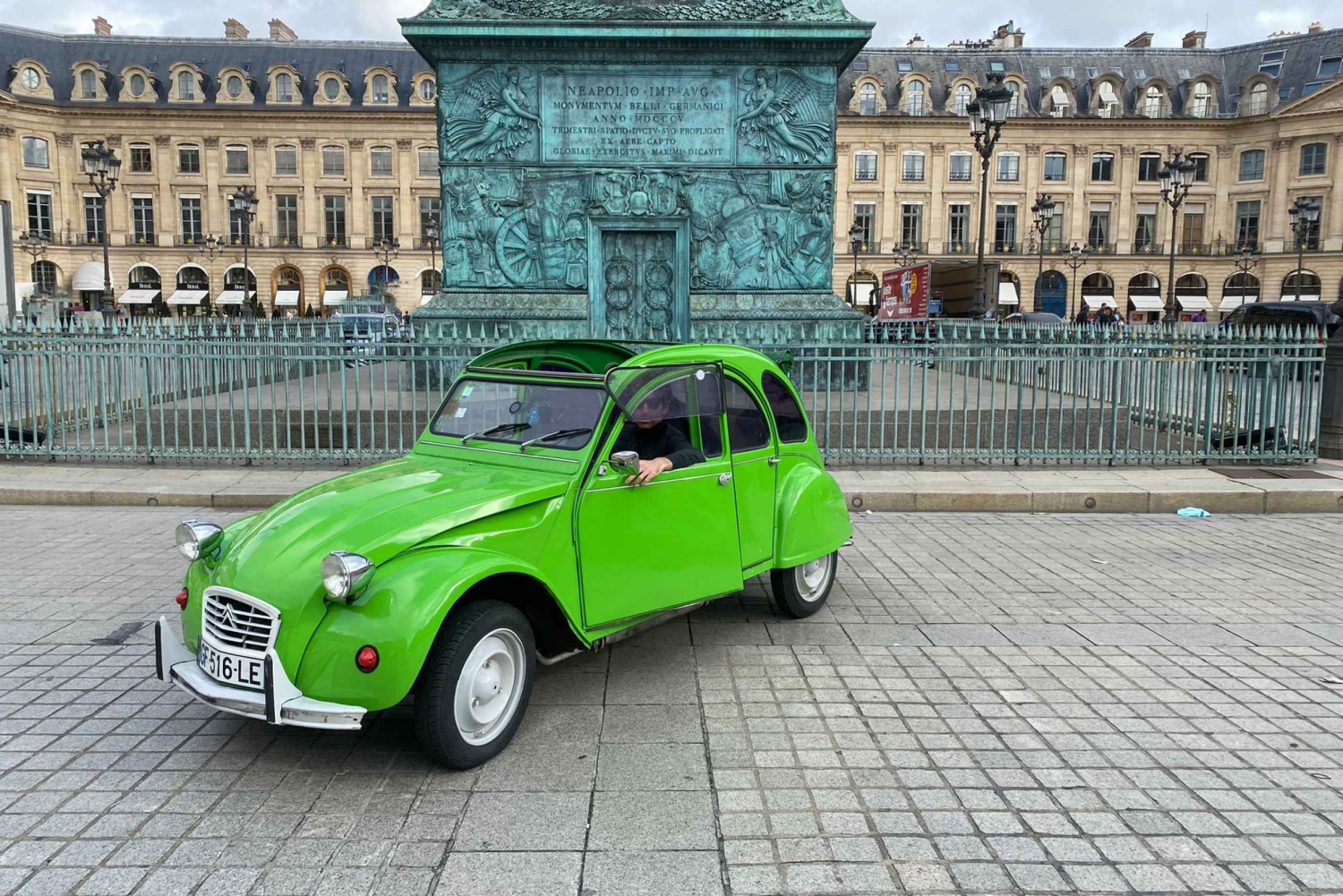 Paris: City Highlights Tour in a Vintage French Car