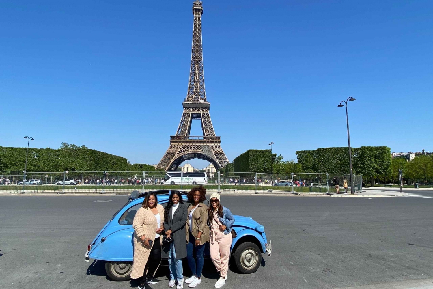Paris: City Highlights Tour in a Vintage French Car