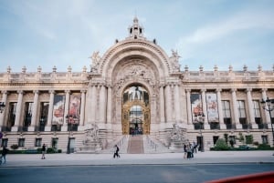 Guided Tour of Paris in Classic Convertible