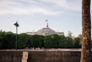 Guided Tour of Paris in Classic Convertible