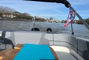 Parijs: privé cruise Seine, moderne kajuit - 2 uur