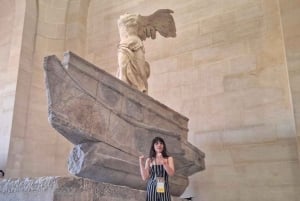 Paris: Louvre Museum Skip-the-Line Guided Tour with Artist