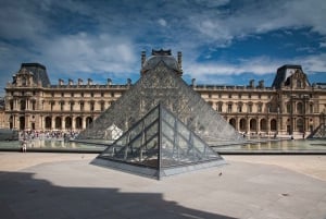 Paris: Louvre Museum Masterpieces Private Tour with Tickets