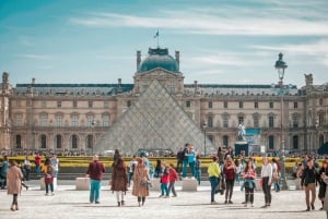 Louvre Museum: Skip the Line Entry Ticket Pop Culture Tour