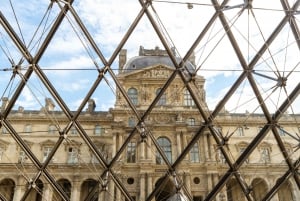 Louvre Museum: Skip-the-Line Small Group Guided Tour