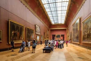 Louvre Museum: Skip-the-Line Small Group Guided Tour