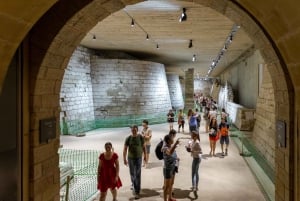 Louvre Museum: Skip-the-Line Small Group Guided Tour