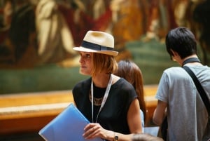 Louvre Museum: Skip-the-Line Small Group Guided Tour