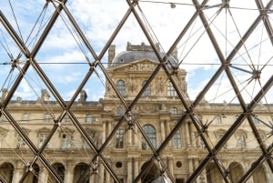 Museo del Louvre: tour guidato per piccoli gruppi con ingresso prioritario