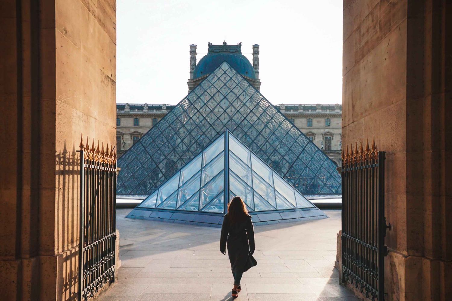 Louvre : Tuesday Exterior Walking Tour with Guide