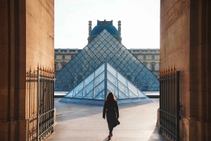 Louvre : Tuesday Exterior Walking Tour with Guide