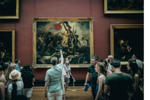 Tour a pie por el Louvre con ticket de entrada sin colas al museo