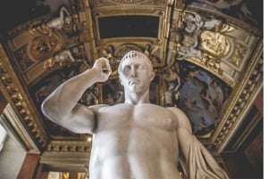 Tour a pie por el Louvre con ticket de entrada sin colas al museo