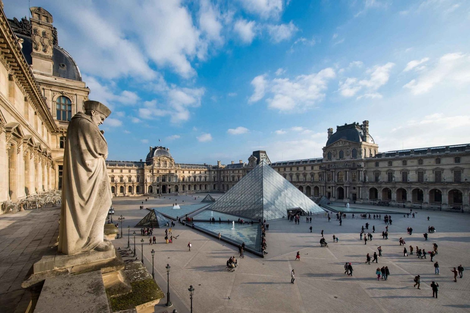 Magnificent tour of the Louvre + Mona Lisa pass