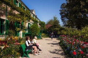 Monet's Garden Bike Tour from Paris