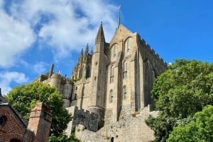 Live geführte Mont-Saint-Michel D-Day-Privatfahrt mit Mercedes