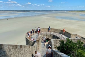 Live geführte Mont-Saint-Michel D-Day-Privatfahrt mit Mercedes