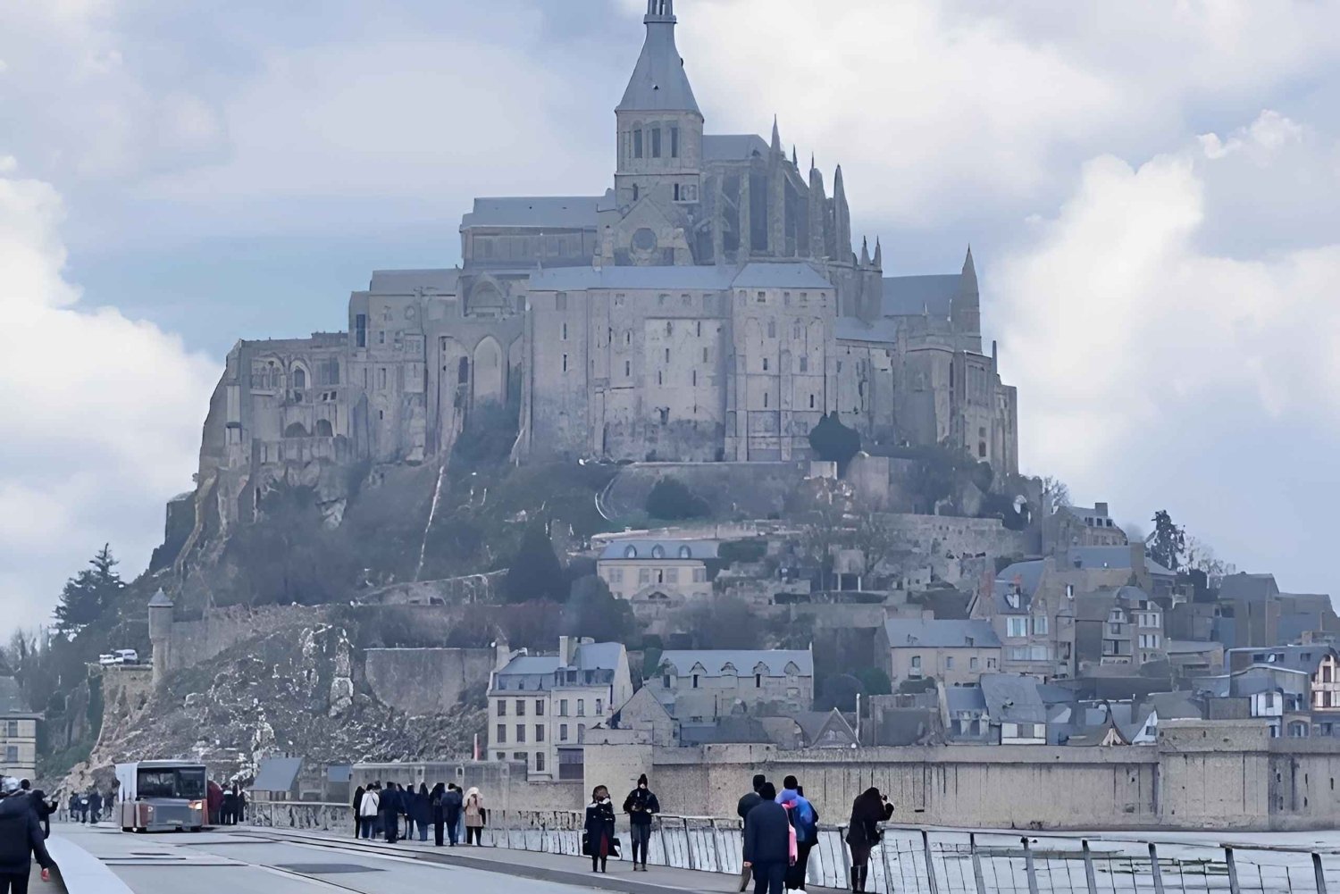 Mont-Saint-Michel visita guiada privada con degustación desde París