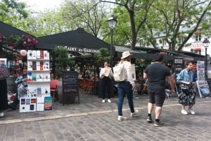Paris: Montmartre Small Group Guided Walking Tour