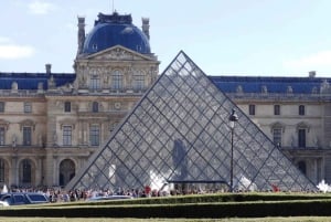 German private Walking Tour through Montmartre & Passages