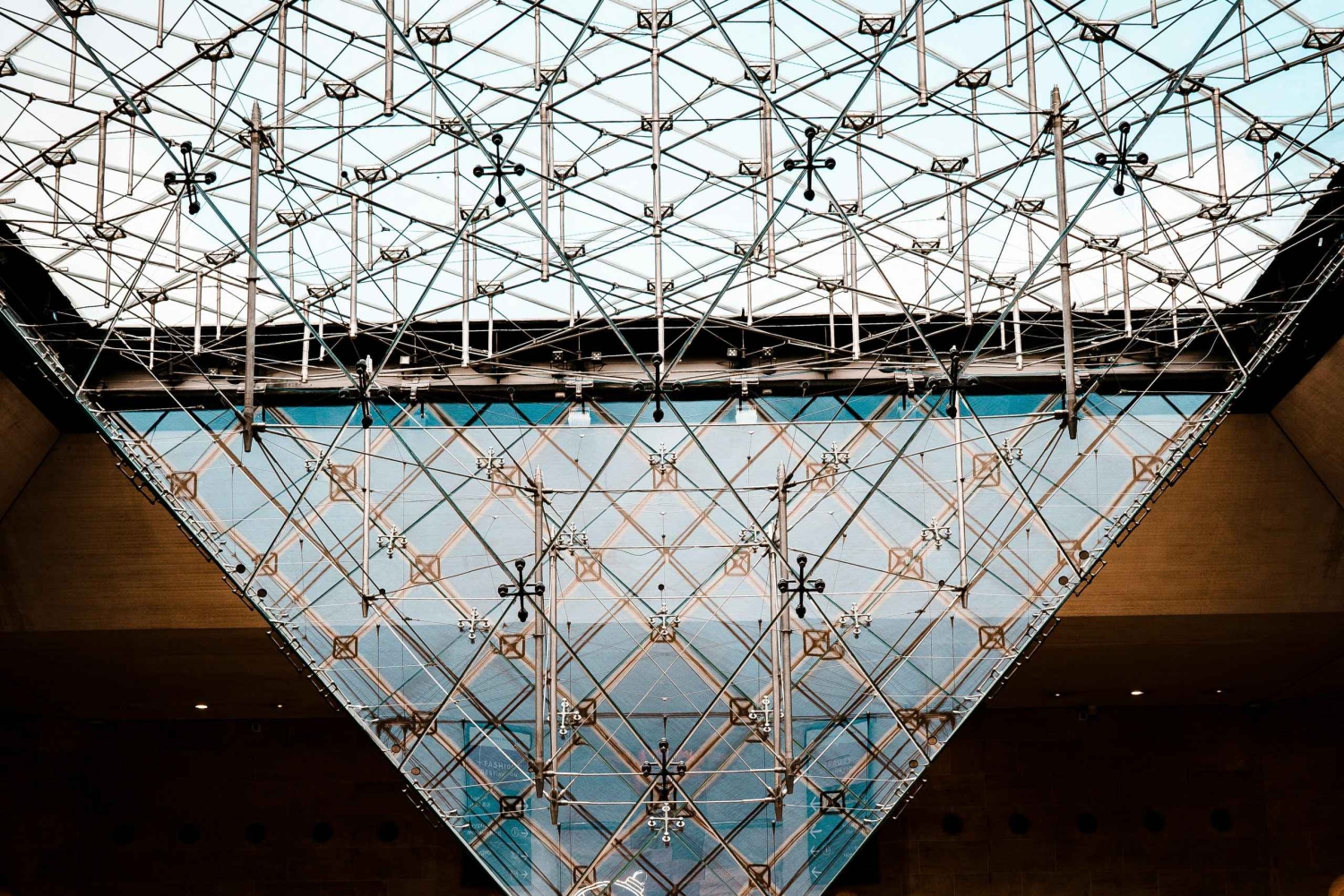 Nat på Louvre-museet: 6 personer Max guidet udforskning